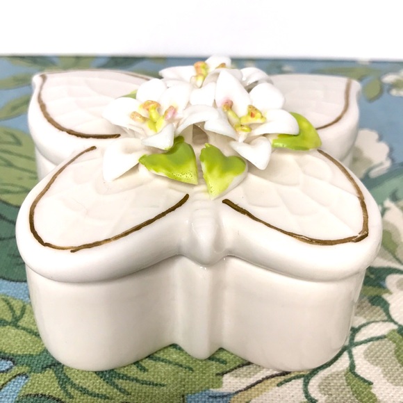 VTG Ceramic with Gilted Gold Butterfly Vanity Box - Picture 2 of 10